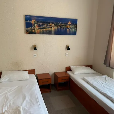 Free Massage, Free Breakfast, No Parking Hotel 3*