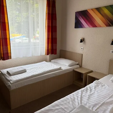 Free Massage, Free Breakfast, No Parking 3* Budapesta